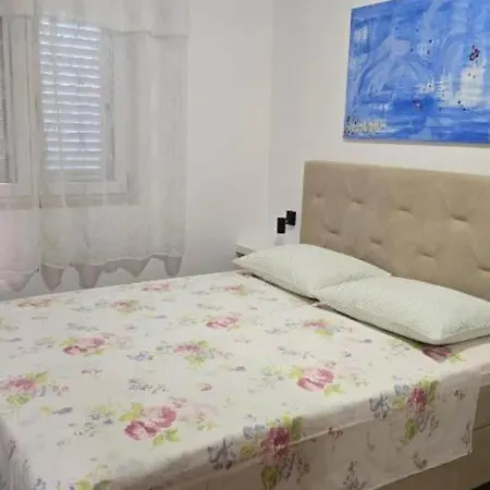 Gogi - Two Bedroom A4 Διαμέρισμα Τρογκίρ
